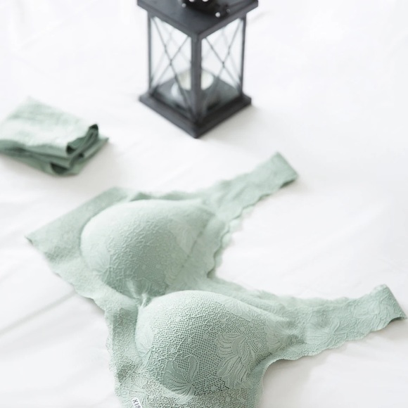 Kissy’s Silky Lace Bra Set Spring Sage Garden - Picture 6 of 7